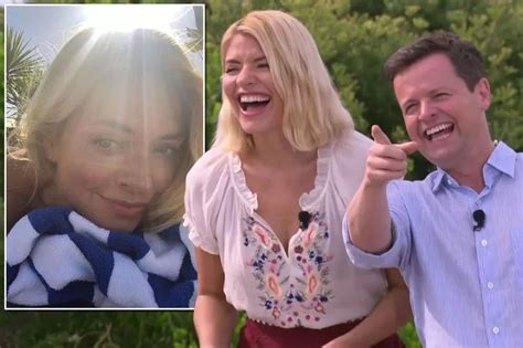 Holly Willoughby breaks silence with topless snap after wobbly。